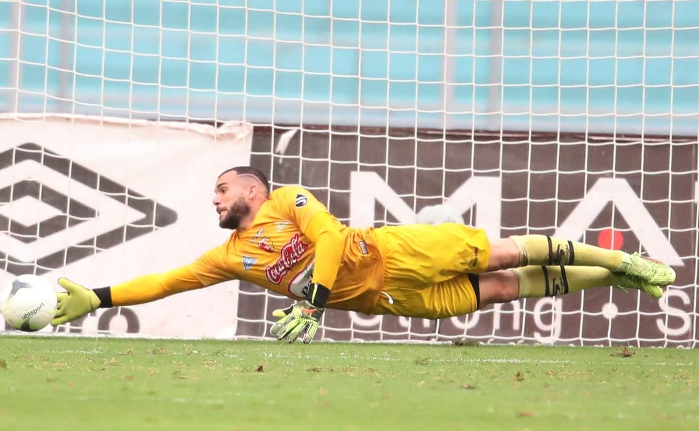 "فراشة " يحلق في سماء الإحتراف :إبن قصور الساف عبد السلام الحلاوي في نادي أحد السعودي